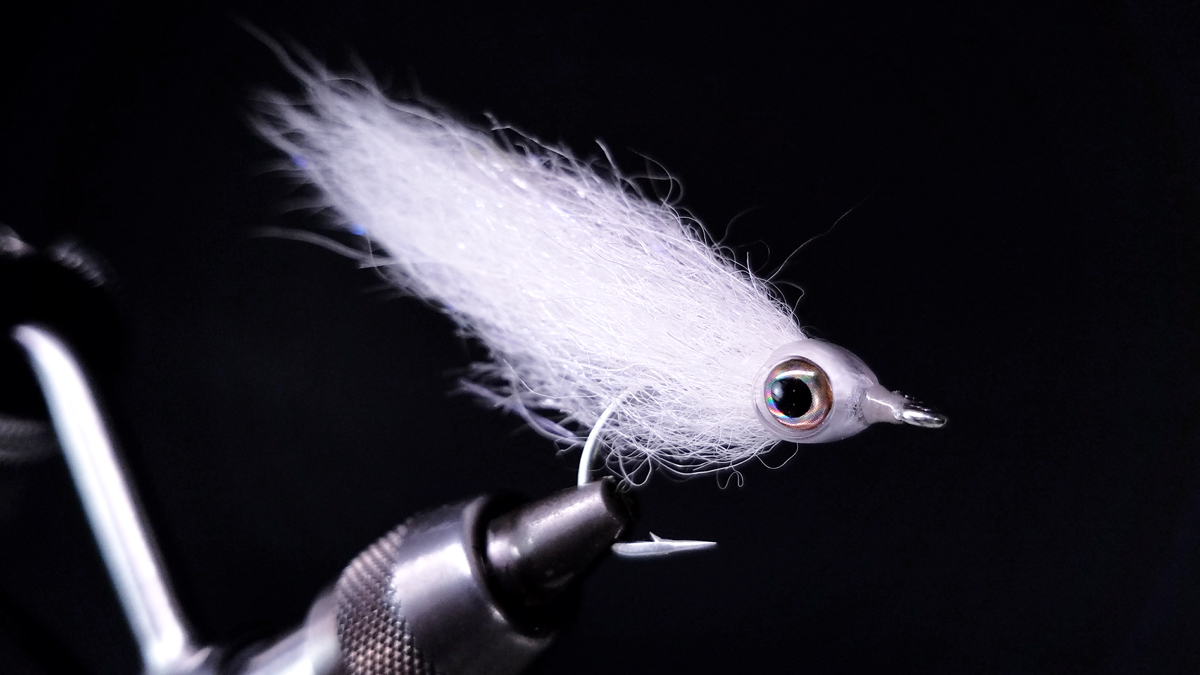 Fly tying step by step – Foxxy Baitfish (White Baitfish Fly)